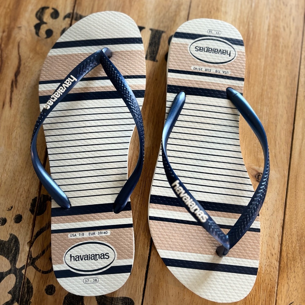 Havaianas NEW  Striped Blue and Tan Flip Flops Size 7/8